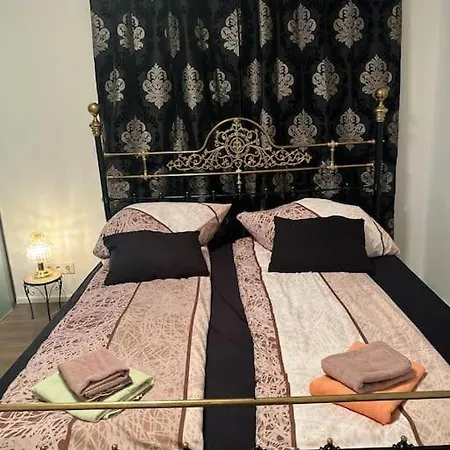 Luxurioese Mit Sauna Und Whirlpool Appartamento Colonia
